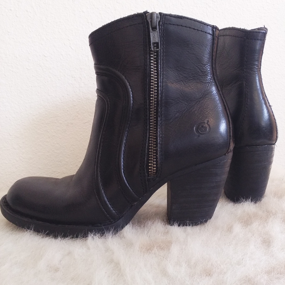 Boots - Picture 4 of 4